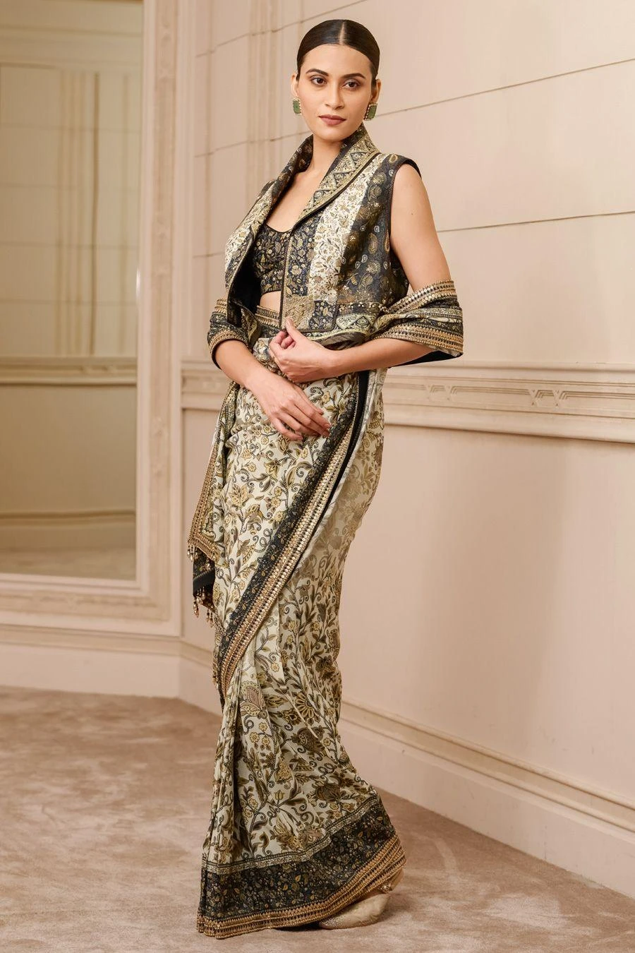 Tarun Tahiliani Ivory & Black Embellished Gilet 2 Tarun Tahiliani Ivory & Black Embellished Gilet - Image 2