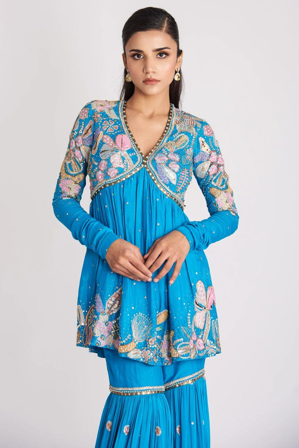 Aisha Rao Yin Yang-cyan Blue Floral Embellished Kurta Set 4 Aisha Rao Yin Yang-cyan Blue Floral Embellished Kurta Set - Image 4