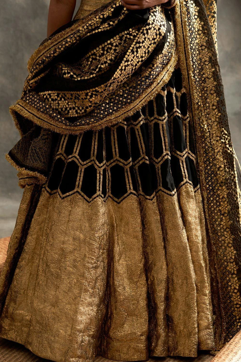 Itrh Black & Gold Lehenga Set With Lampi Details 4 Itrh Black & Gold Lehenga Set With Lampi Details - Image 4