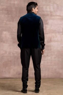 Tarun Tahiliani Men Teal Velvet Bundi Set -Echo Clohting Shop mf awu pw wc 1 3